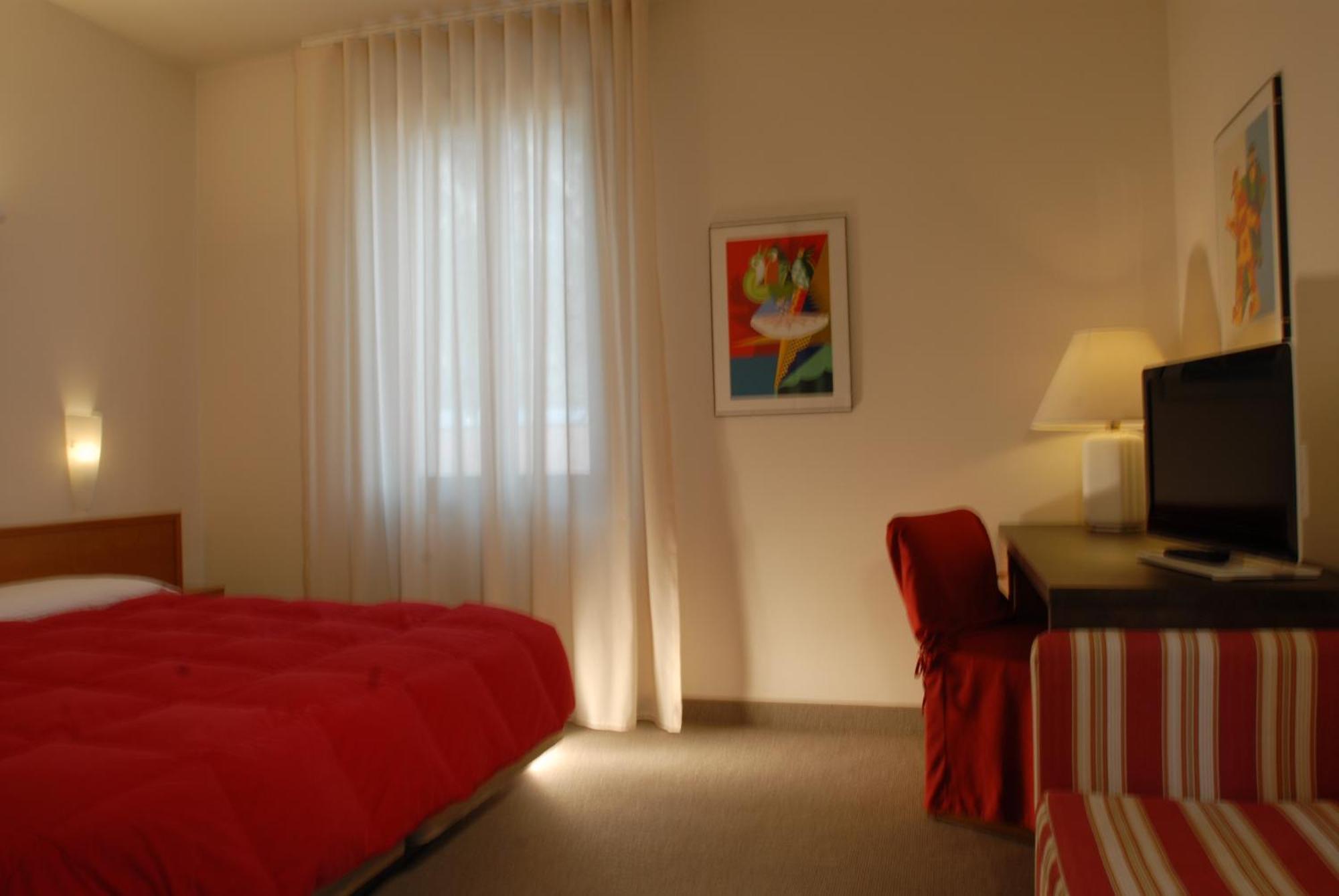 Albergo Al Sole Меццоломбардо Экстерьер фото