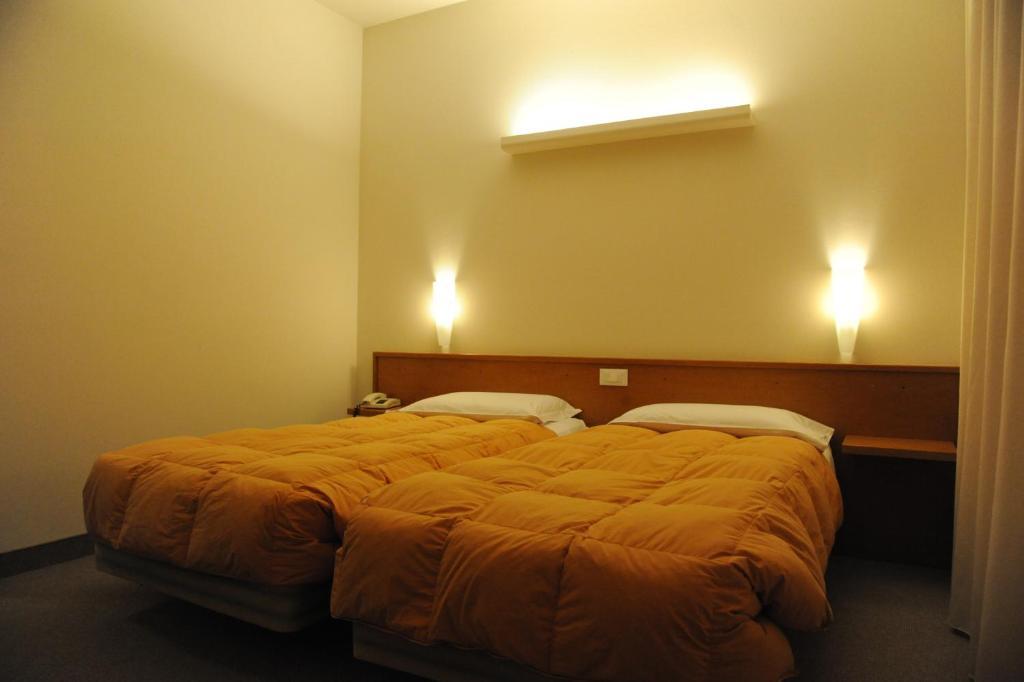 Albergo Al Sole Меццоломбардо Экстерьер фото