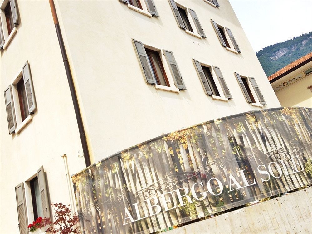 Albergo Al Sole Меццоломбардо Экстерьер фото